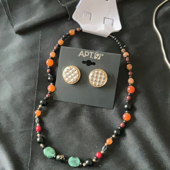 2 Necklaces & 4 Pairs of Fashionable Earrings, Gorgeous Sets🧡🔥💚❤️🔥💕🔥💙🔥♥️ - Picture 3 of 7